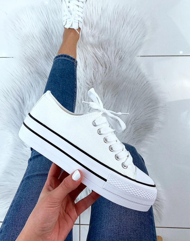 Basket basse blanche en tissu