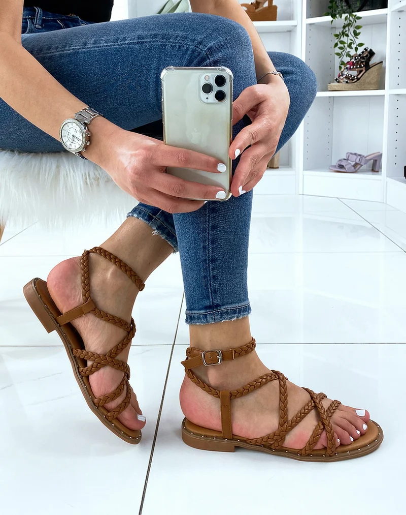 Nu-pieds camel avec multiples brides tressées