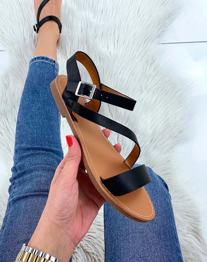 Nu-pieds noirs à brides asymétriques