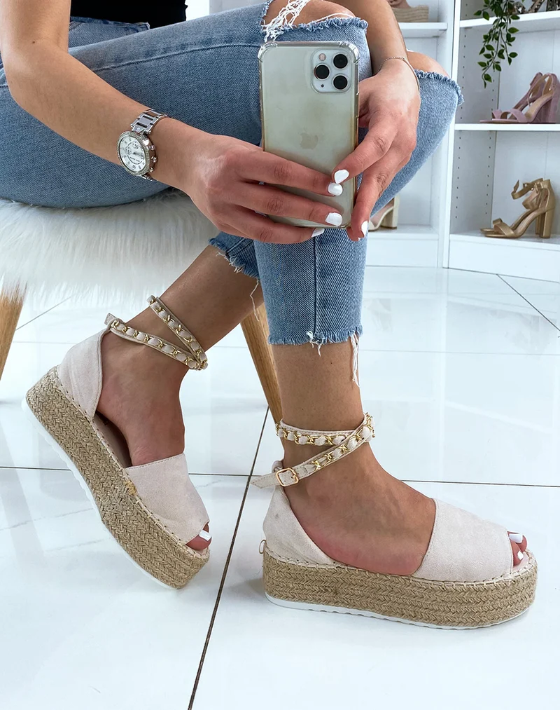 Compensée beige à chaine dorée