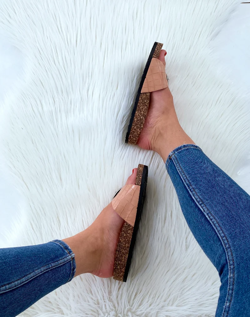 Mules roses effet croco à boucles et à semelles anatomiques