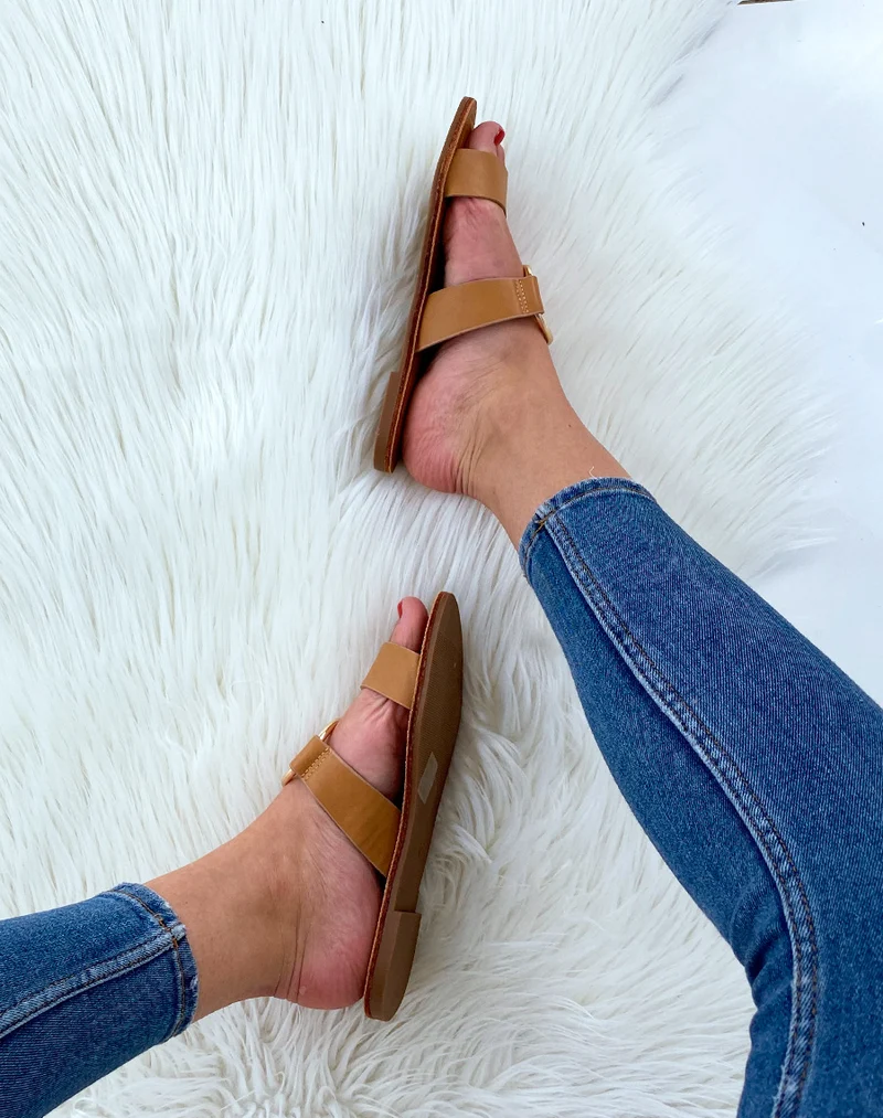 Mules à double bride camel et à fine semelle