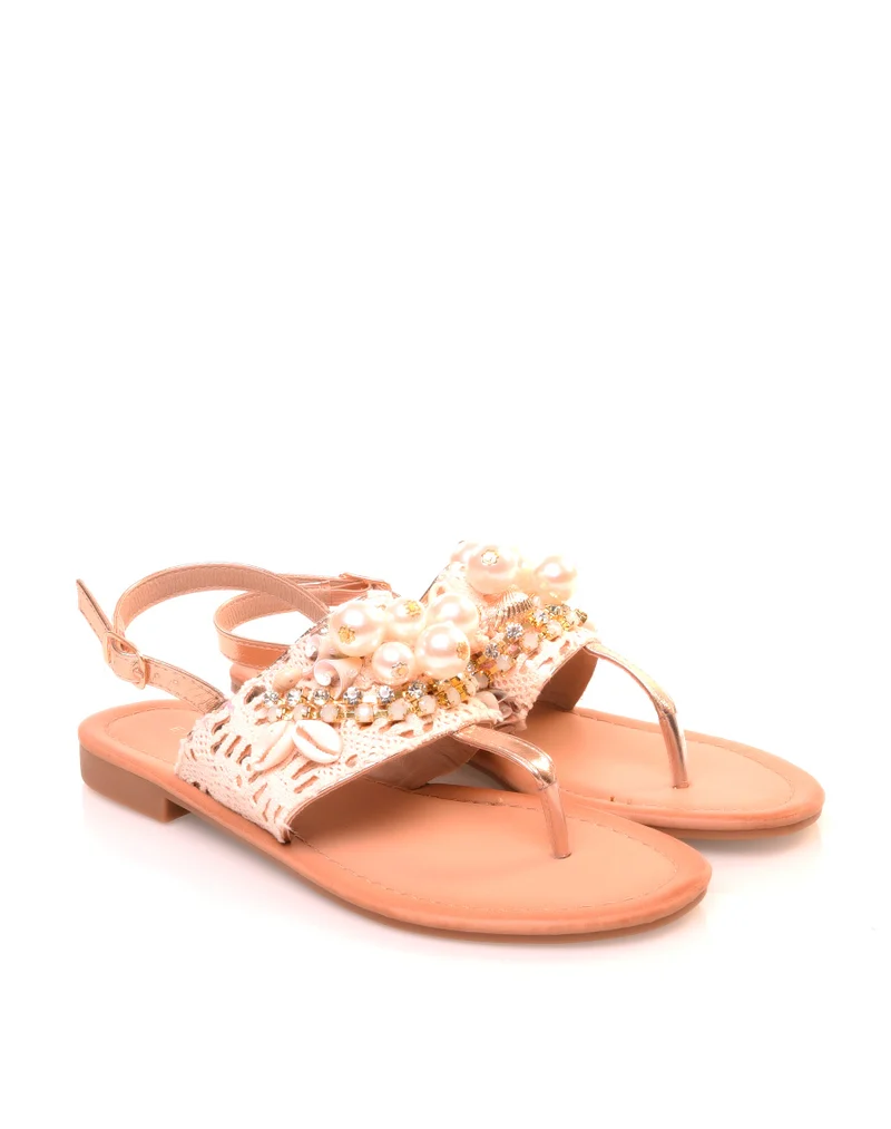 Nu-pieds beiges ornées de dentelle de perles et de strass