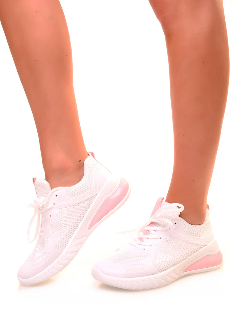Baskets blanches souples et respirantes