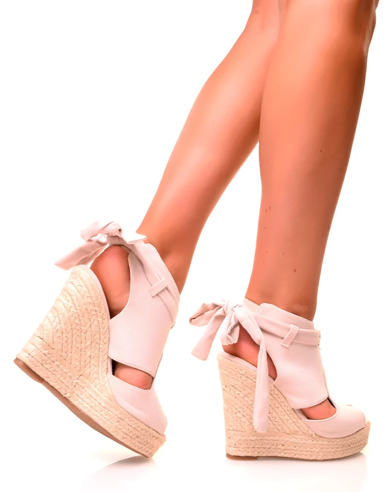 Sandales compensées en suédine roses pâles