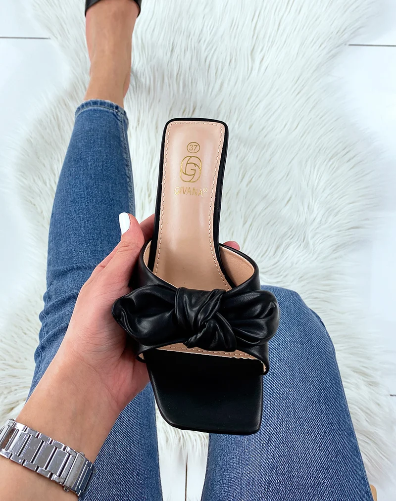 Mules à talon et à noeud noir