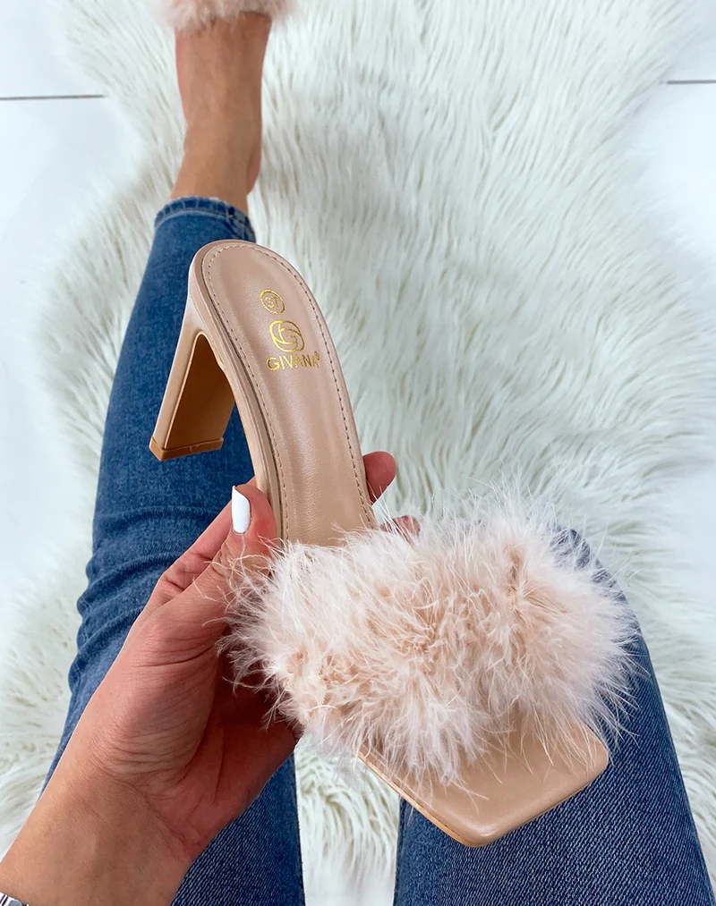 Mules à talons beiges à plumes