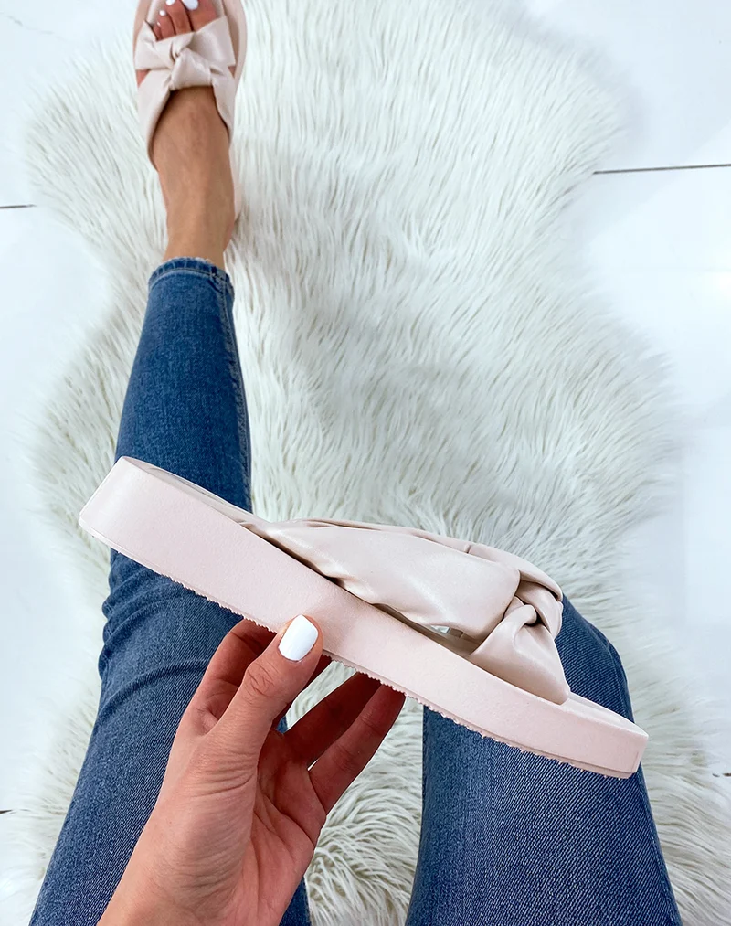 Nu-pieds beige à brides larges rembourrées