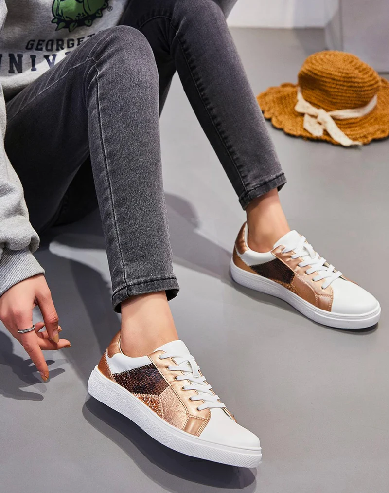 Basket blanche et rose gold à motifs animaliers