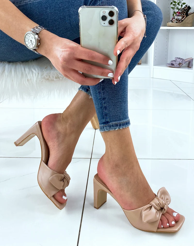 Mules à talon et à noeud beige
