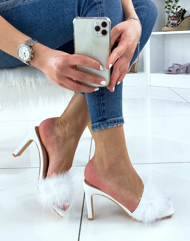 Mules à talons blanches à plumes