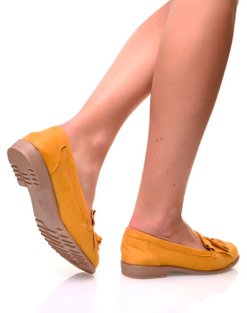 Mocassins à franges et pompons en suédine jaune