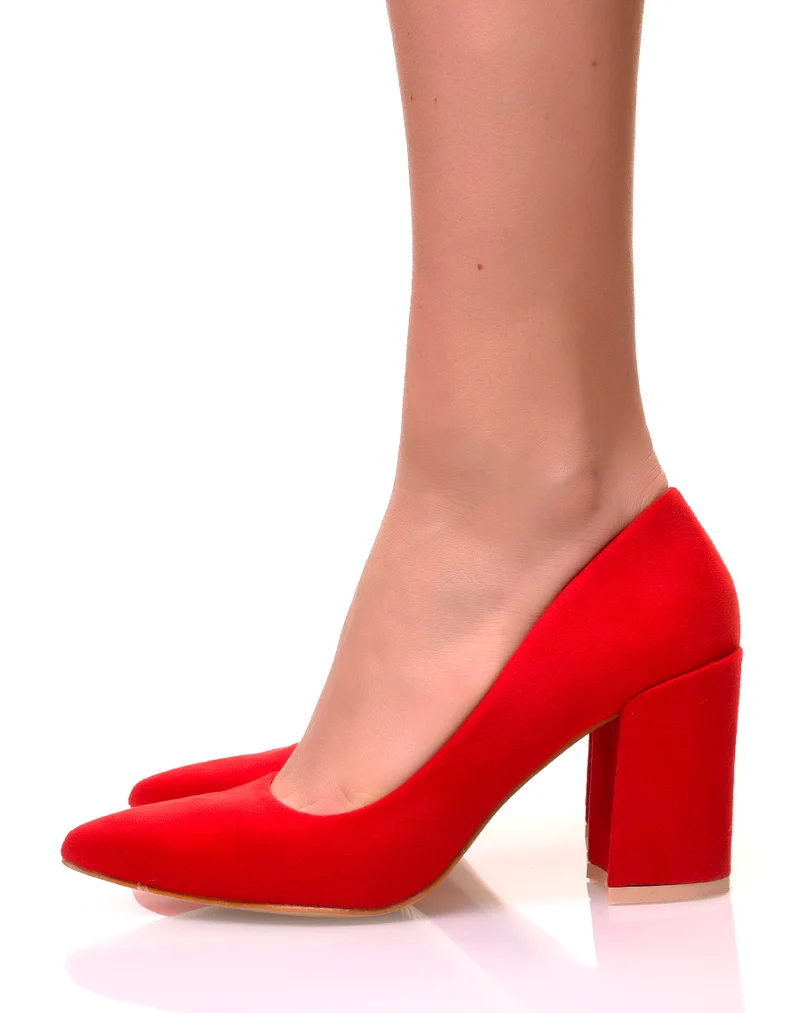 Escarpins en suédine rouges à talons carrés