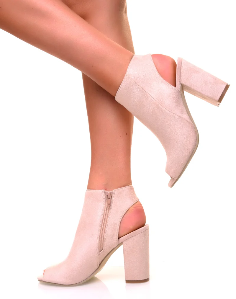 Sandales à talons carrés en suédine nude fermées
