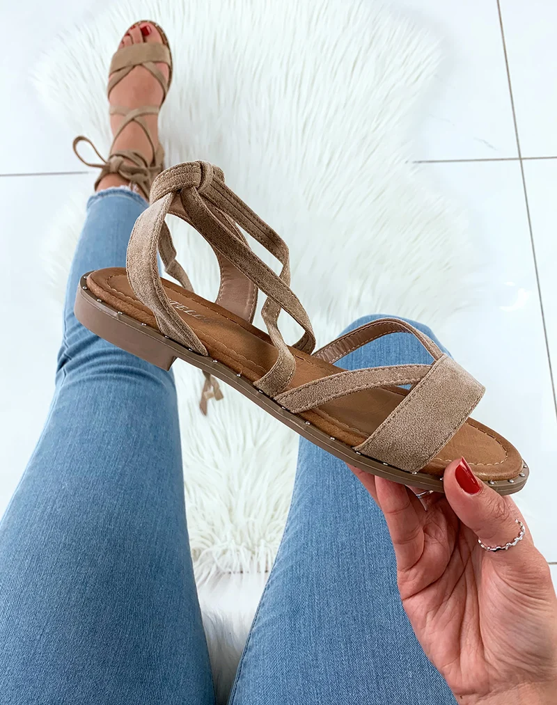 Nu-pieds en suédine taupe à lacets entrecroisés