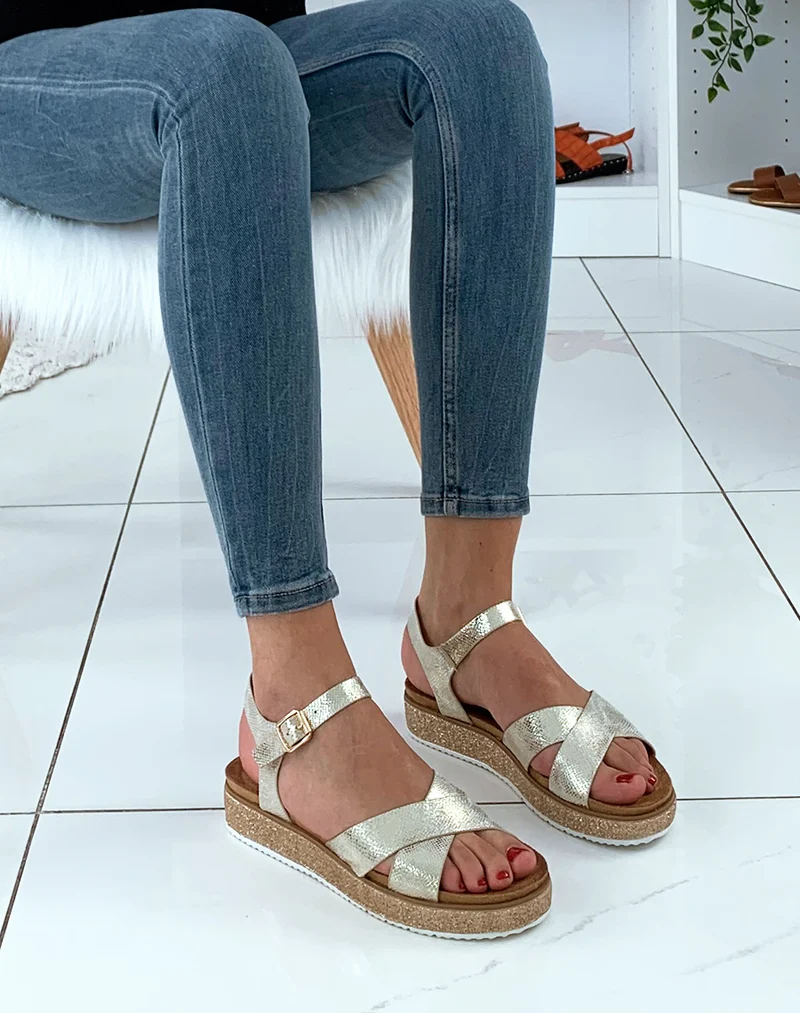 Nu-pieds dorées peau de serpent