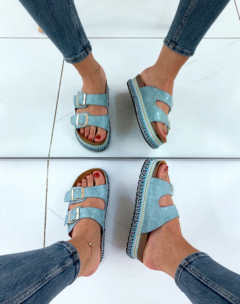 Nu-pied bleu à semelle plateforme style ethnique