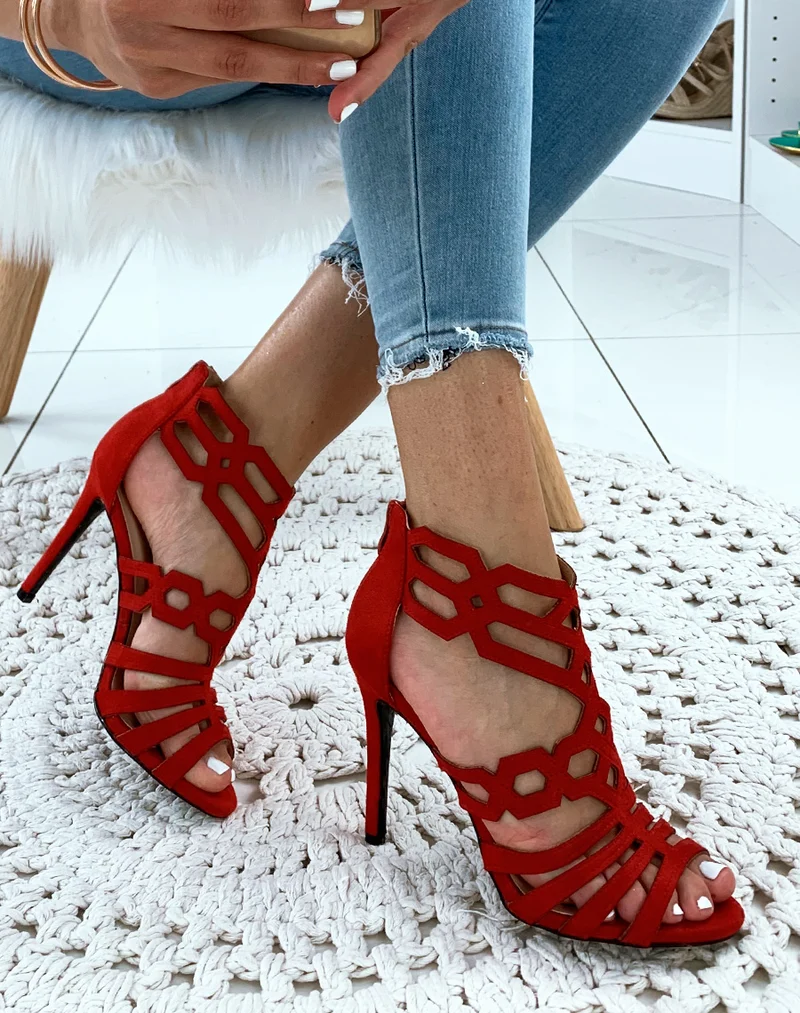 Sandales à talons aiguilles en suédine rouges