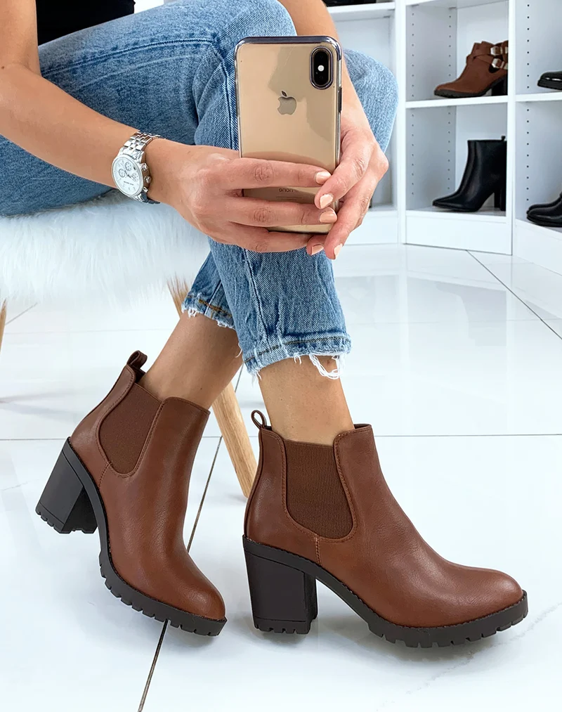 Bottines basses à talon camel