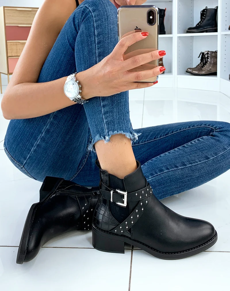 Bottines basses noires à clous