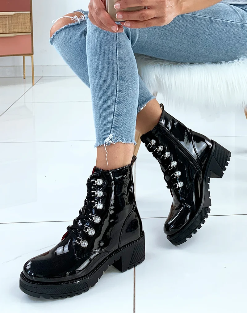 Bottines noir vernis à gros bijoux