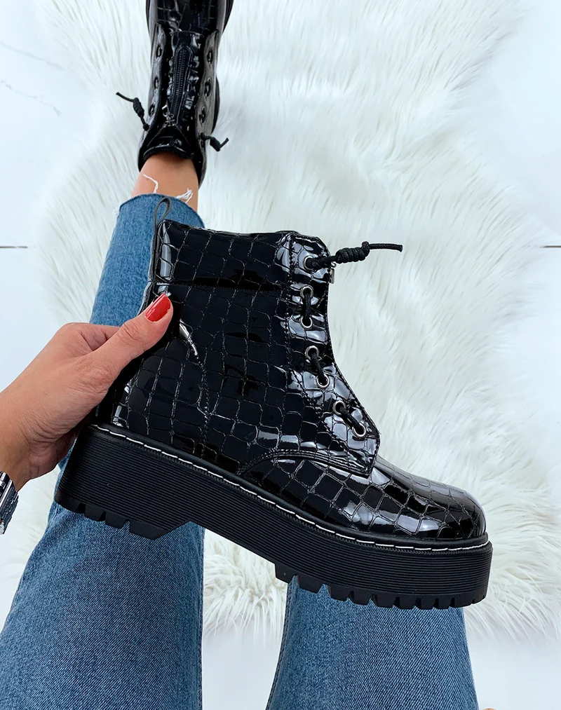 Bottines montantes vernies noires effet croco