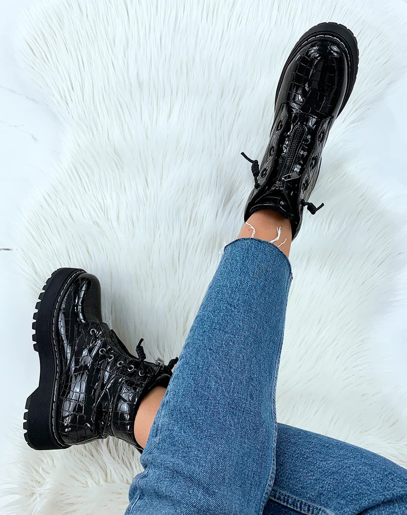 Bottines montantes vernies noires effet croco