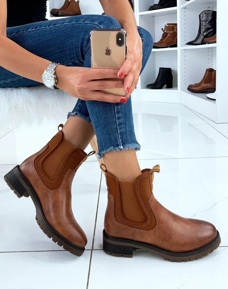 Bottines camel effet croco et languettes dorées