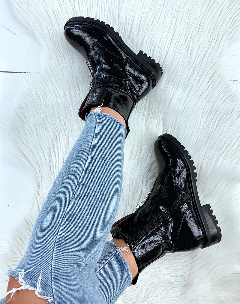 Bottines noires vernis à languette matelassé