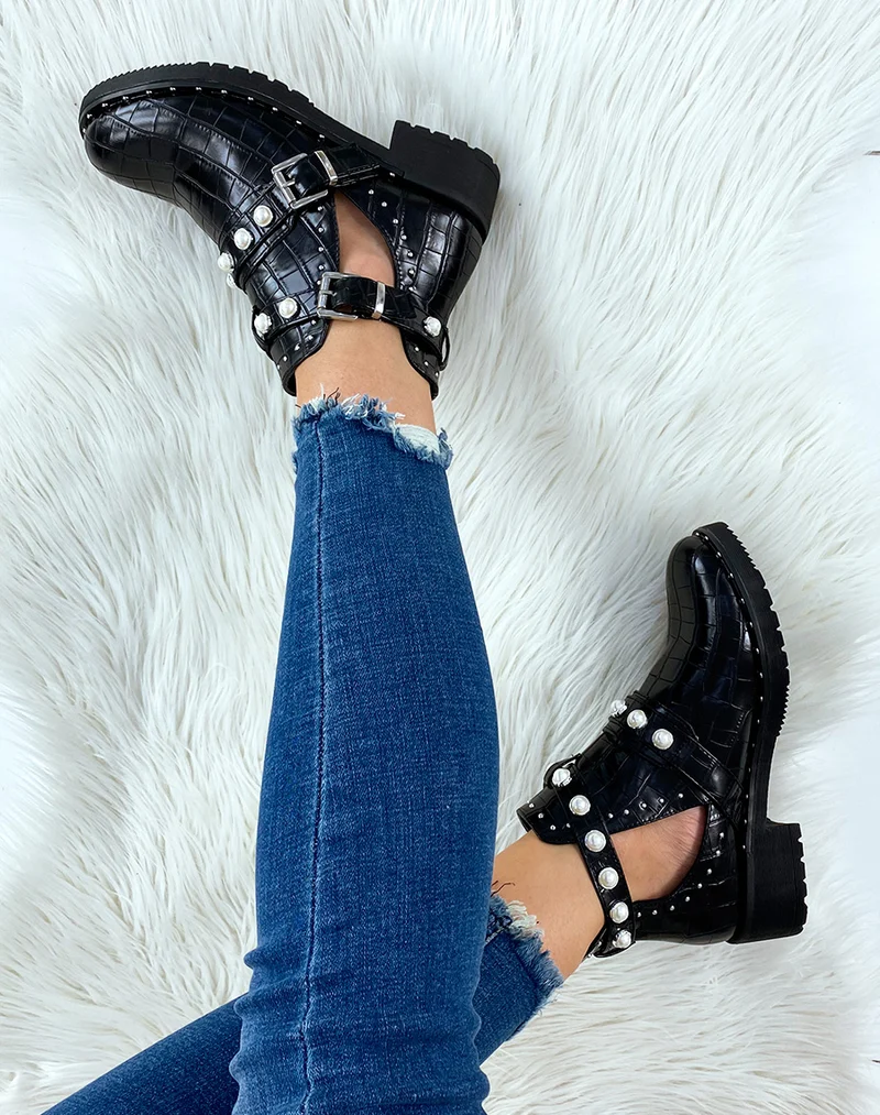 Bottines noires effet croco ajourées