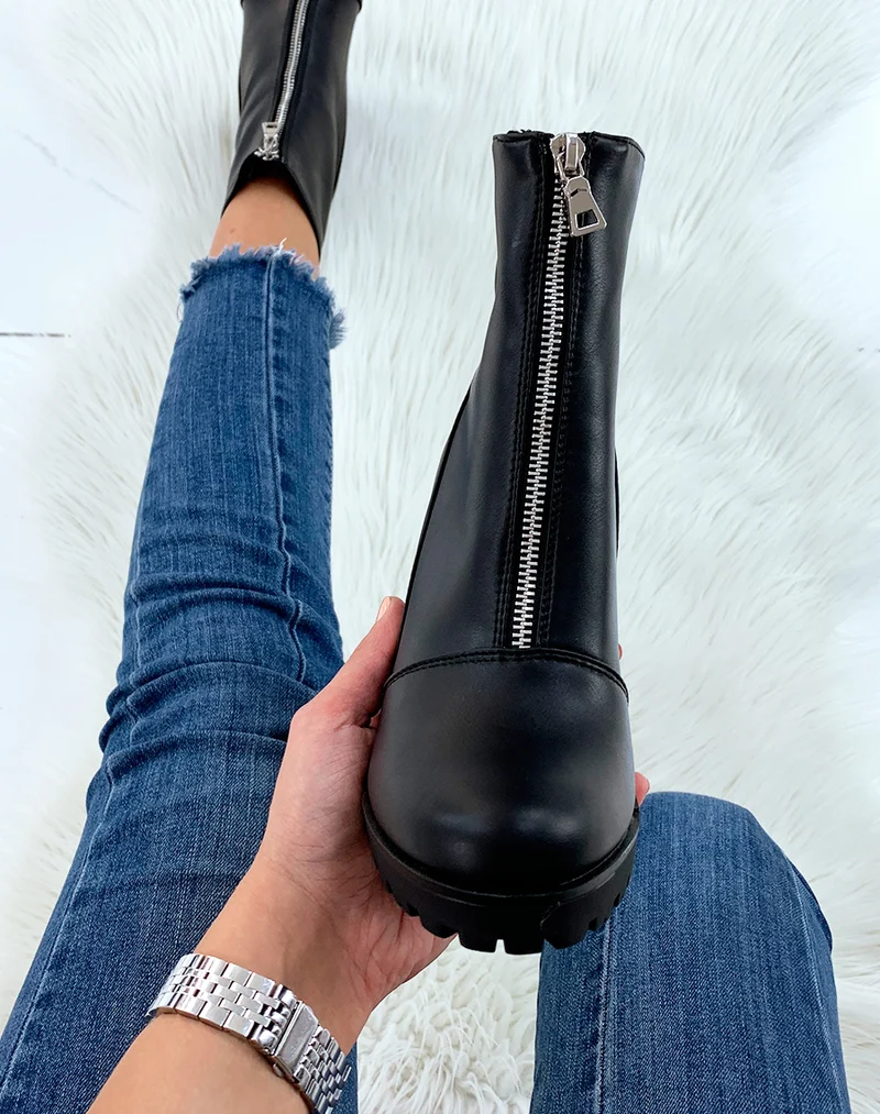 Bottine à talon noir zippé à l’avant