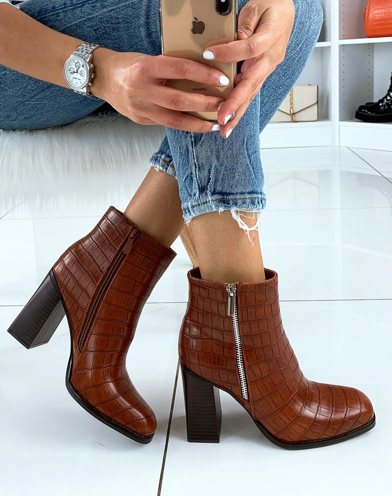 Bottines à talon effet croco camel à bout carré