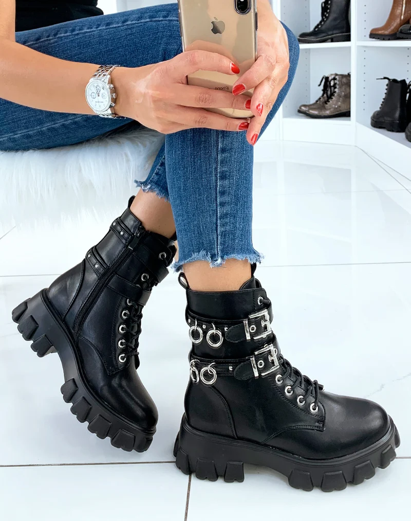 Bottines noires à semelle crantées