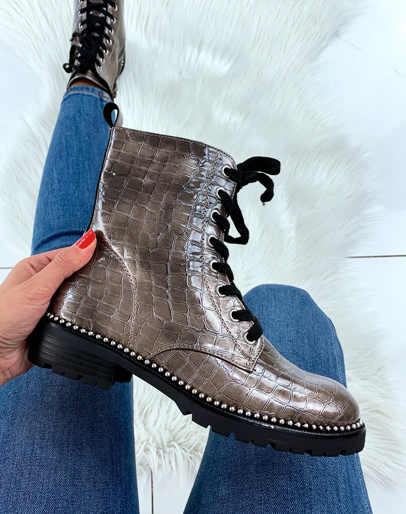 Bottines bronze croco montantes à clous