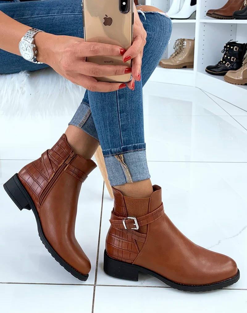Bottines basses camel effet croco
