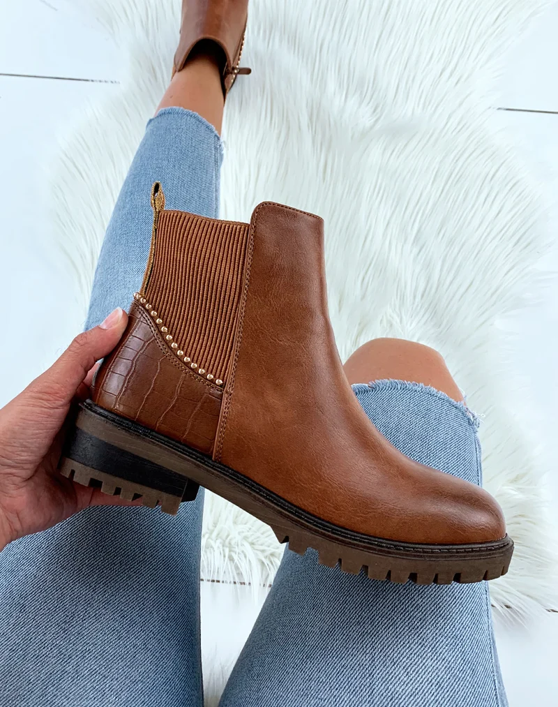 Bottines camel bi-matières à fermeture et détails clous dorés