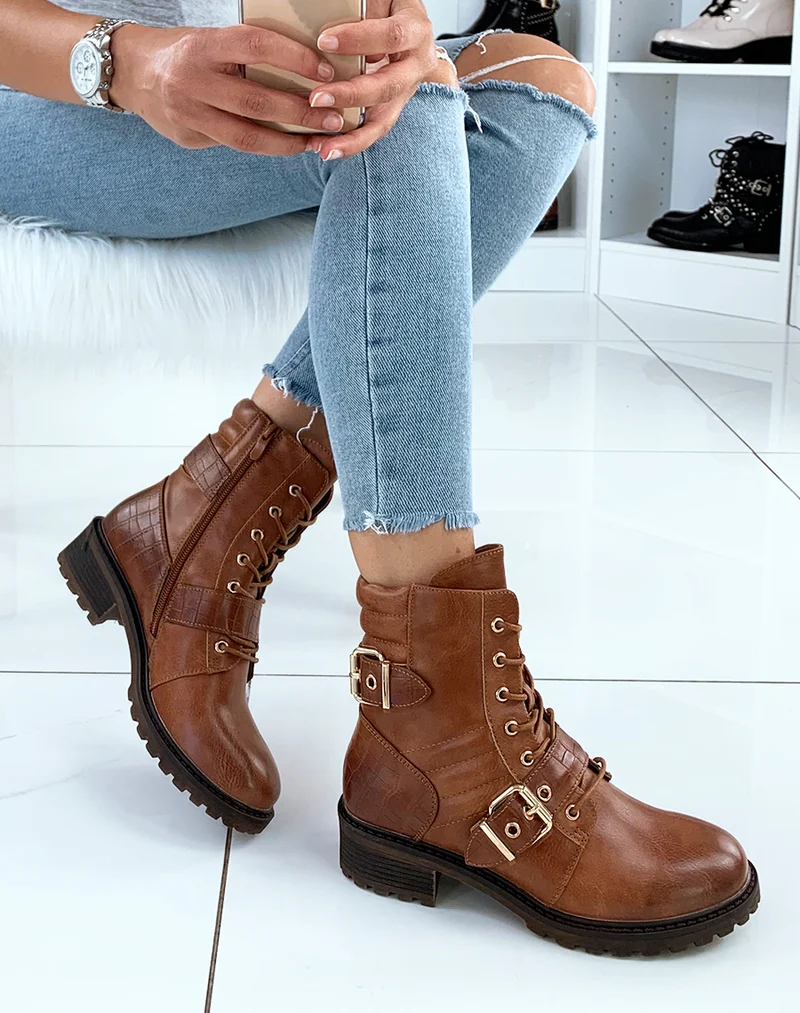 Bottines camel matelassé avec lanières effet croco