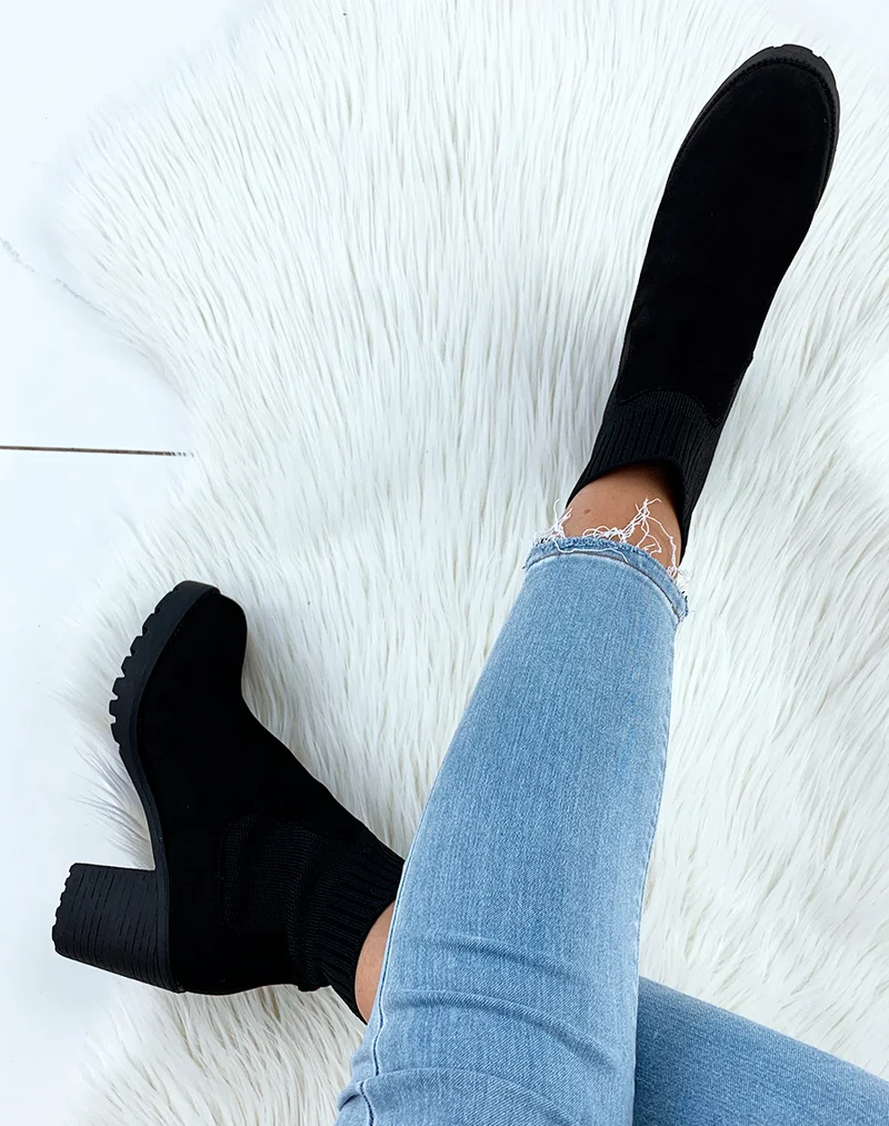 Bottines à talons en suédine noires effet chaussettes