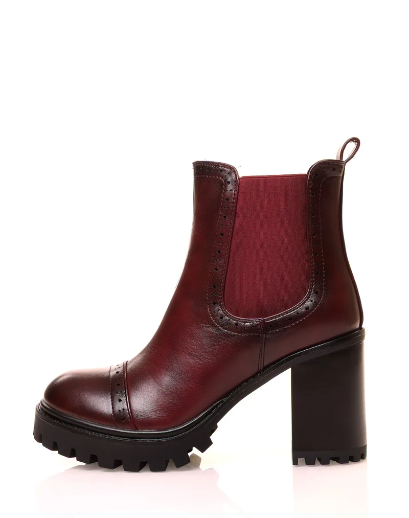 Bottines marrons à talons carrés et à semelles crantées