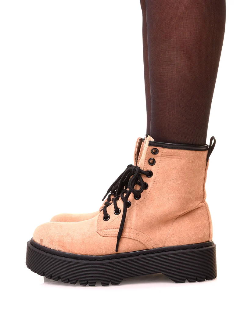 Bottines montantes beige en suédine à grosse plateforme