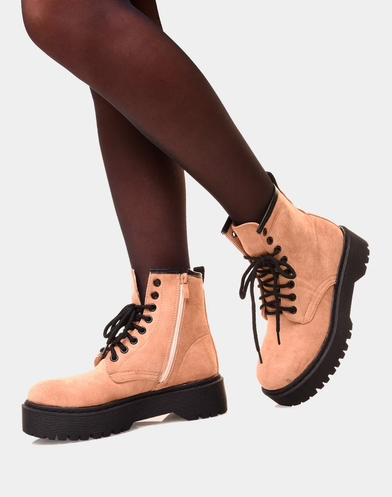 Bottines montantes beige en suédine à grosse plateforme
