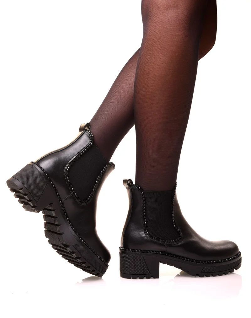 Chelsea boots noires ajourées de perles noires