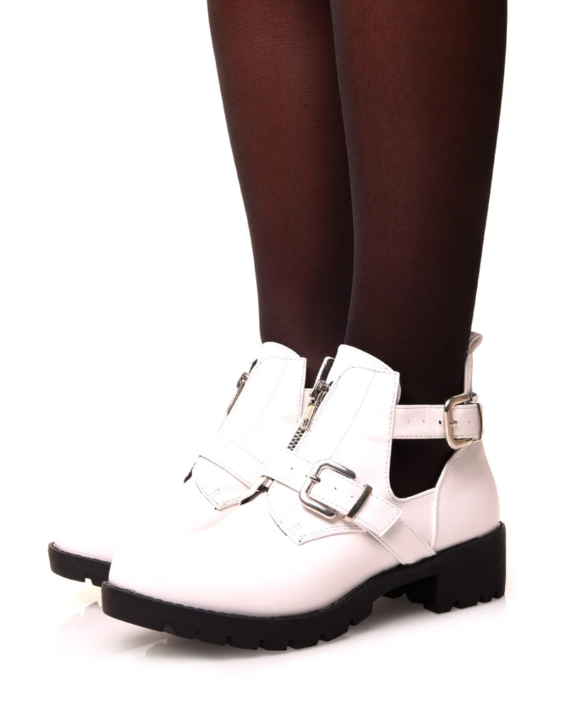 Bottines blanches ajourées de sangles et d’un zip