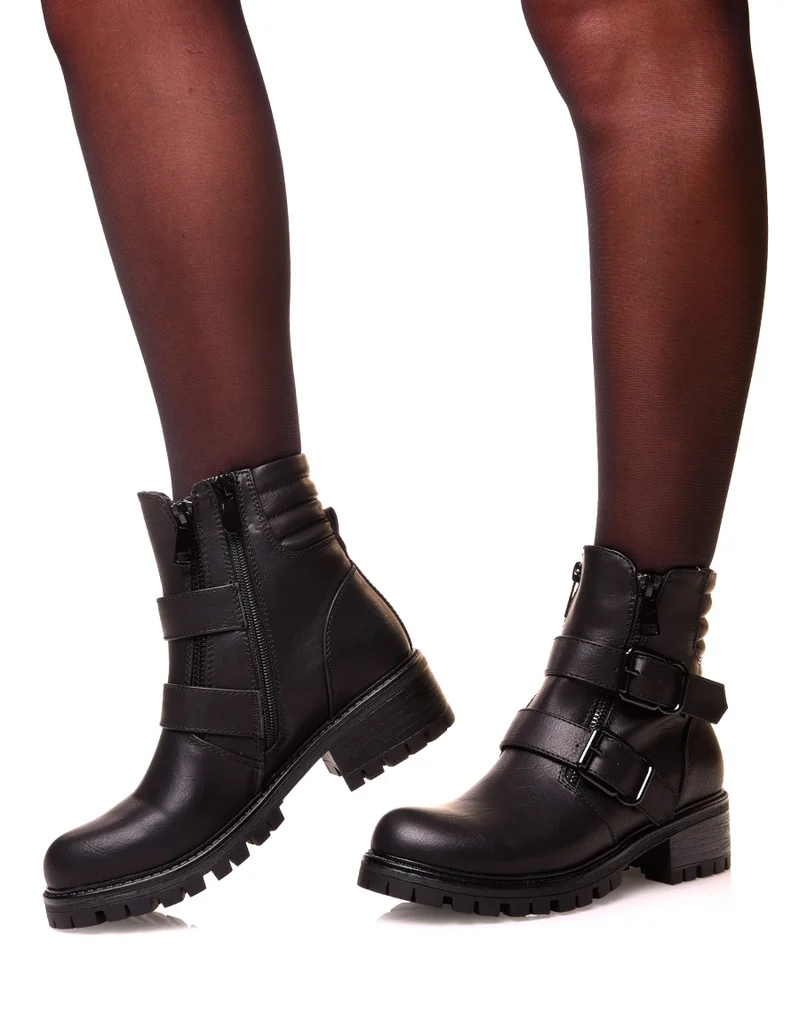 Boots plate noire effet lisse à multiples sangles