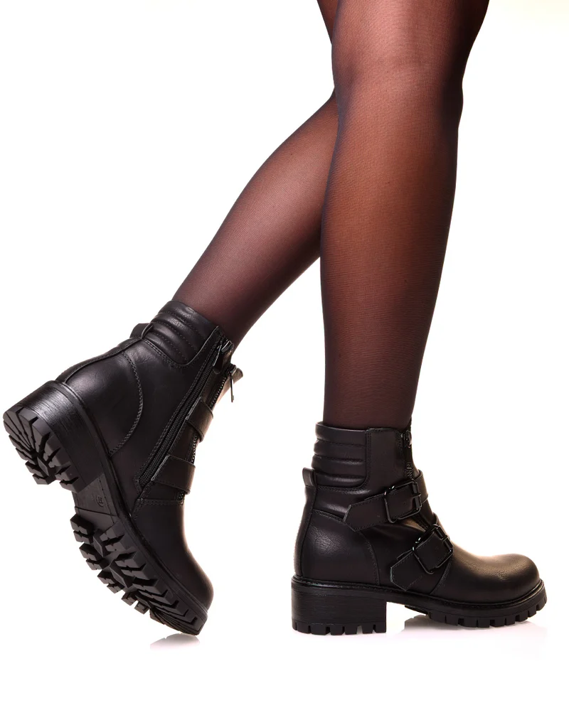 Boots plate noire effet lisse à multiples sangles