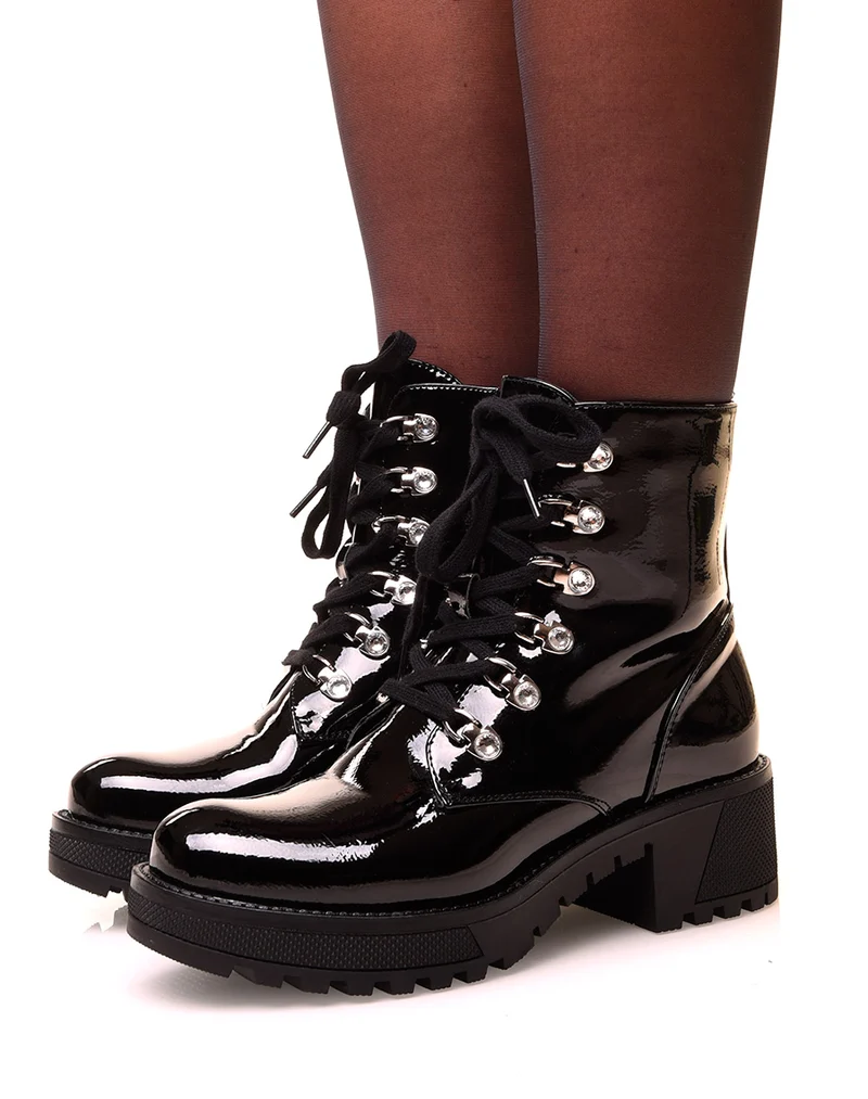 Bottines noires vernies montantes à lacets