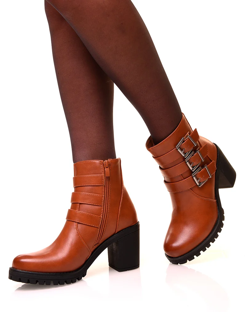 Bottines camel à talons et à sangles