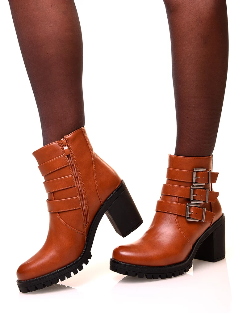 Bottines camel à talons et à sangles