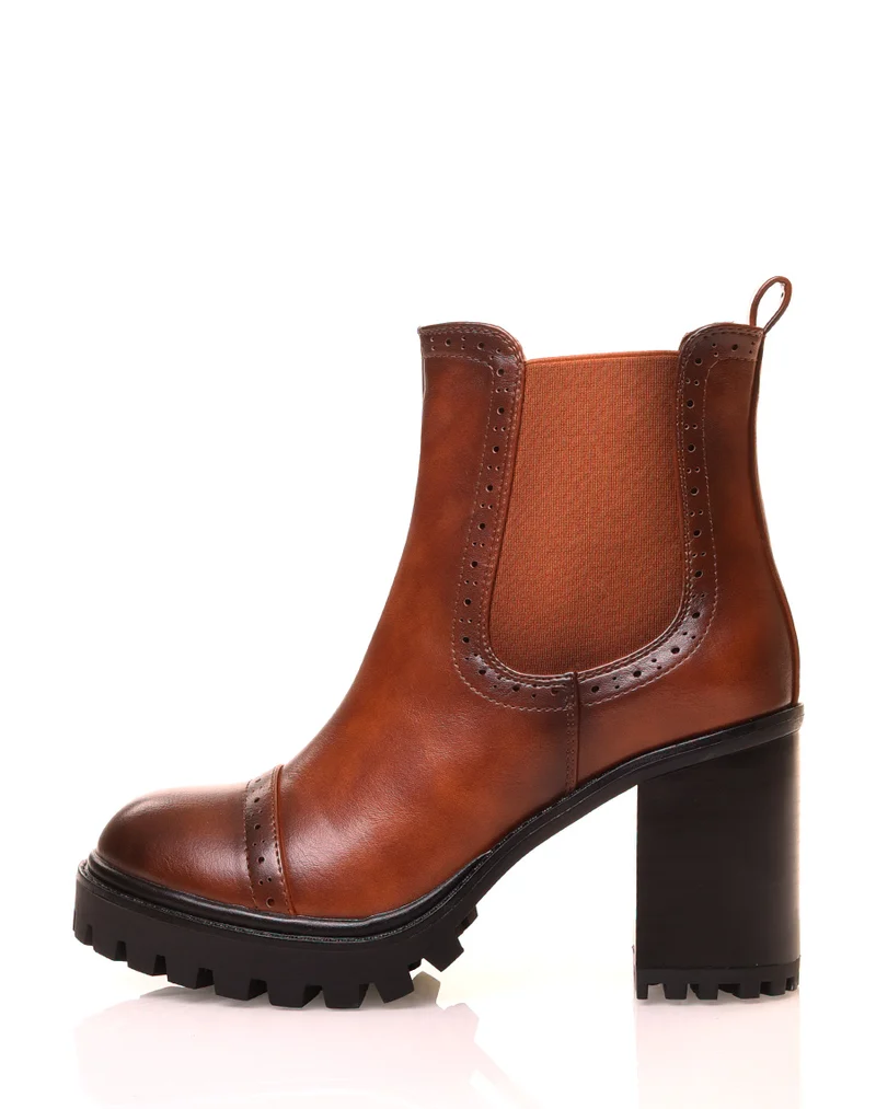 Bottines camel à talons carrés et à semelles crantées