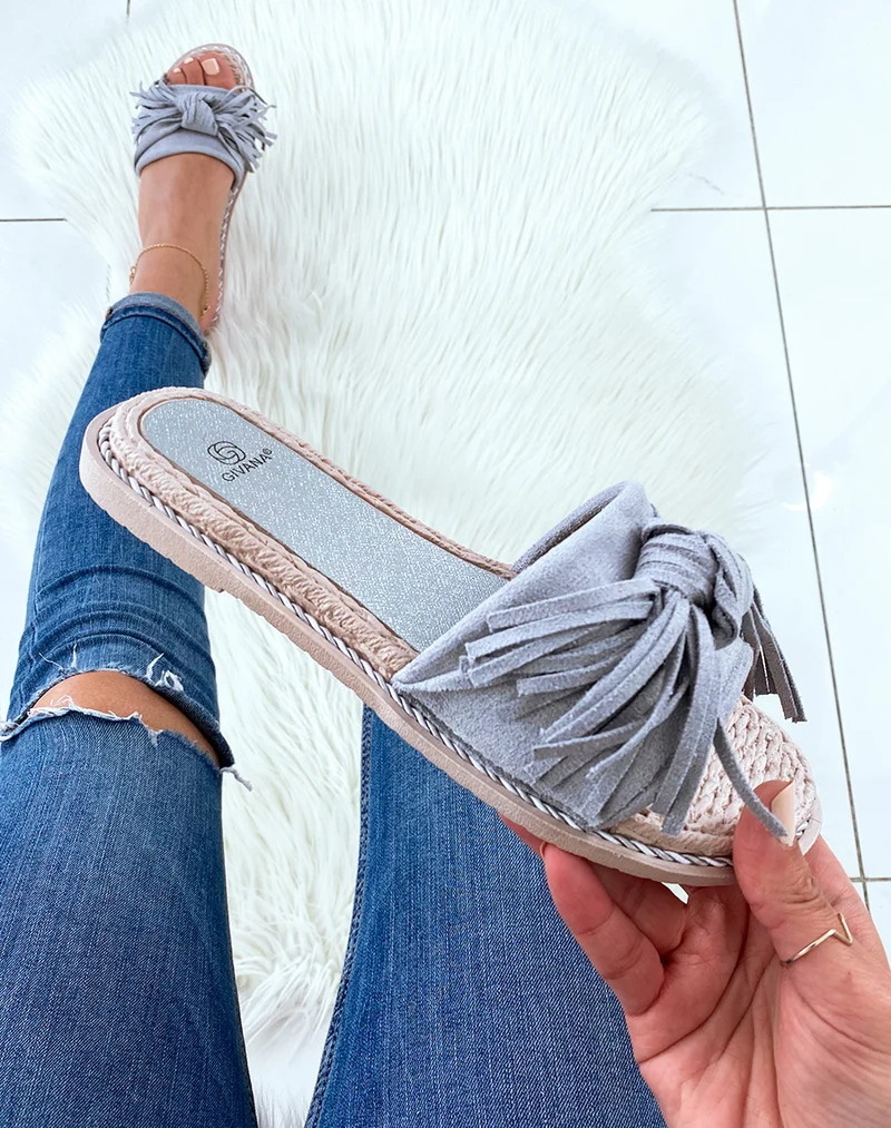 Mules grises style espadrilles à franges